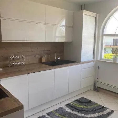 Lovely 3 Bedroom In Quiet Area W/ Pool Apartment *