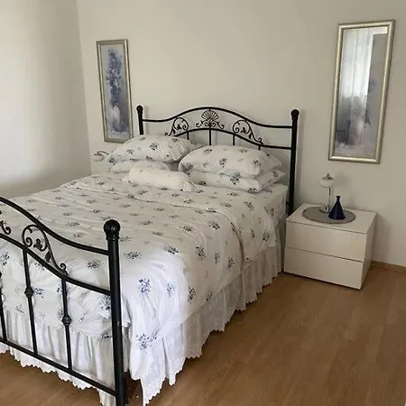 Apartment Lovely 3 Bedroom In Quiet Area W/ Pool *